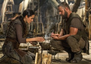 Jennifer-Connelly-and-Russell-Crowe-in-Noah-2014-Movie-Image-2