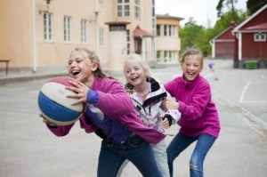 lena-granefelt-girls-playing-915-1024x682