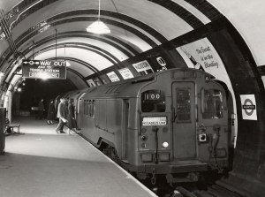 tube-train-at-aldwych1998_87896