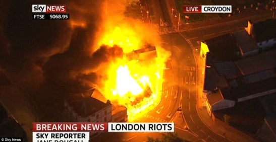 article-2023975-0D5B458600000578-725_964x498