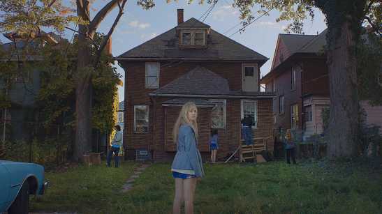 KEY 03_It Follows-2-0-2000-0-1125-crop