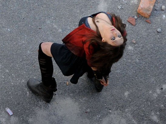 Elizabeth-Olsen-on-The-Avengers-Age-of-Ultron-Set-Photos-15-720x540