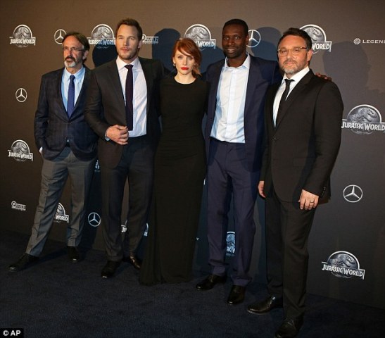 29307A9300000578-3103523-image-a-31_1432974202366