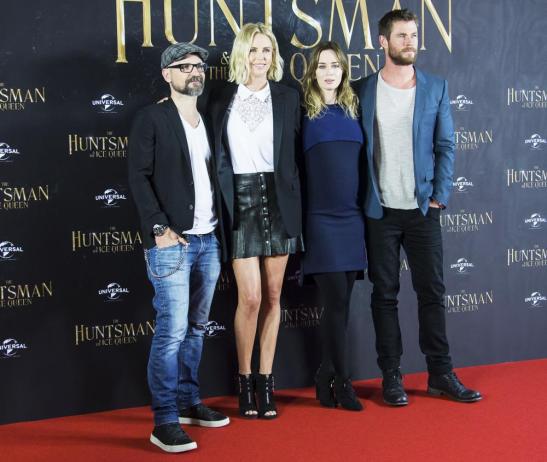 troyan-theron-blunt-hemsworth-the-huntsman-winter-s-war-photocall-02