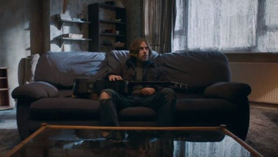 luke-treadaway-in-a-street-cat-named-bob