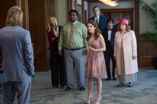 lisa-kudrow-anna-kendrick-stephen-merchant-craig-robinson-wyatt-russell-june-squibb-and-tony-revolori-in-table-19-2017-large-picture