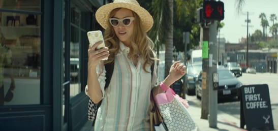 Ingrid-Goes-West-plaza-phone
